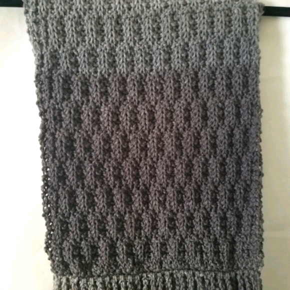 Elegant Gray Knit Scarf - Picture 7 of 7